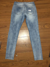 Load image into Gallery viewer, men Destroyed Ripped Jeans