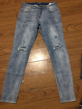 Load image into Gallery viewer, men Destroyed Ripped Jeans
